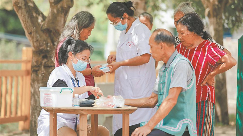 渡江巡诊 守护库区移民健康