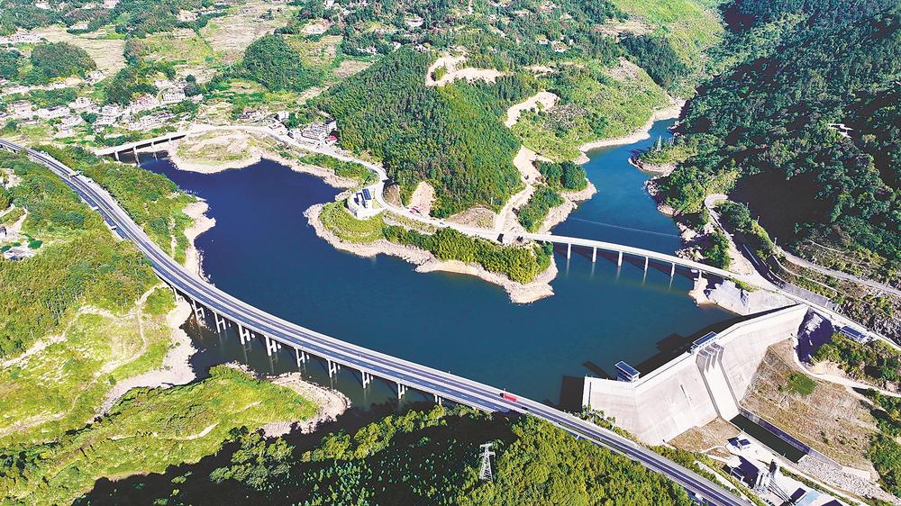 马跳水库宛若翡翠镶嵌在群山之间