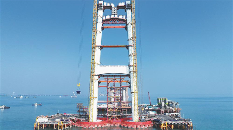 厦金大桥刘五店航道桥东主塔横梁顺利合龙