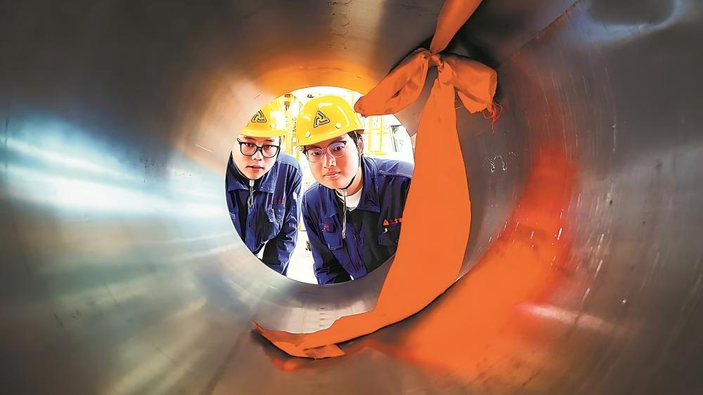 国内首台套小六辊六机架酸连轧智能生产线投产