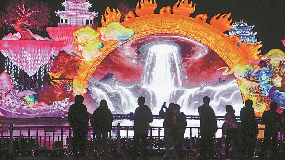 各地张灯结彩、举办喜庆活动