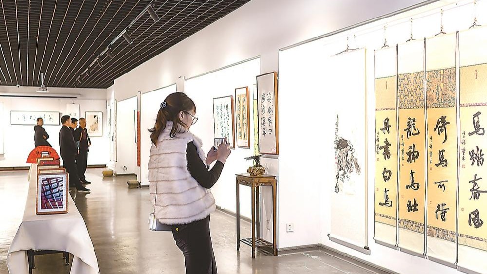 “万川明月”七人书画展开展