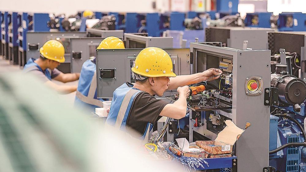 技术人员正在赶制超静音柴油发电机组订单