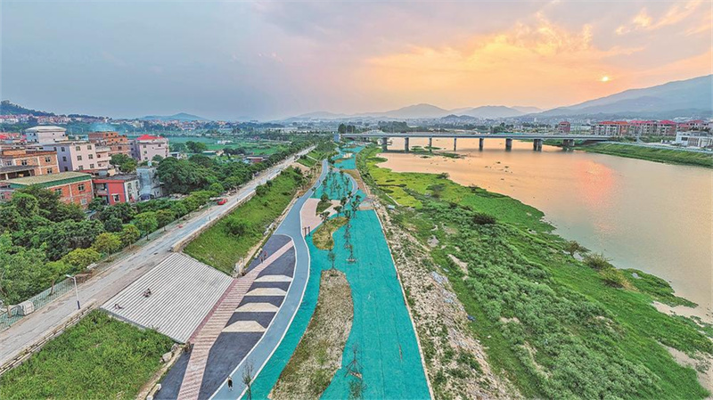洪濑镇河道岸线生态步道初具雏形