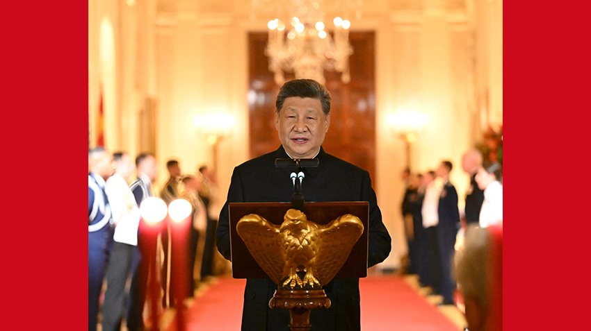 习近平和彭丽媛出席特朗普总统夫妇举行的欢迎国宴