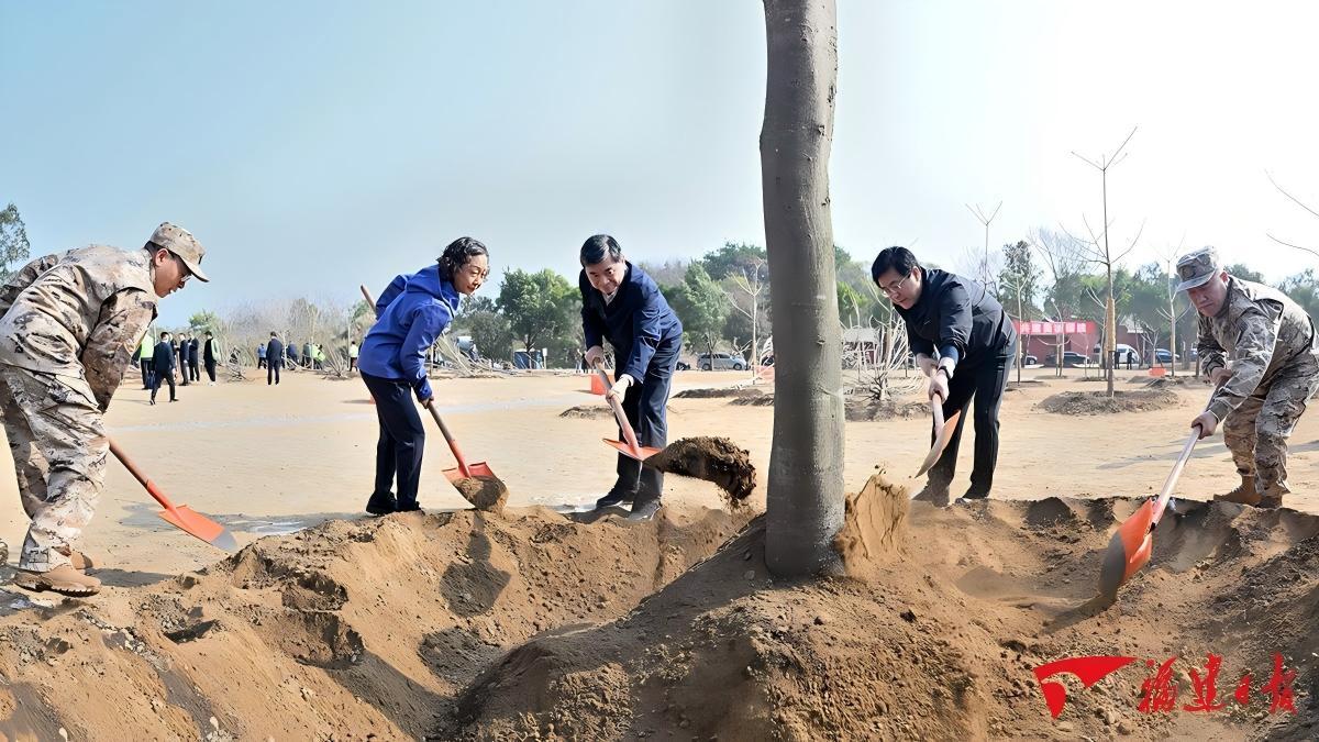 周祖翼赵龙郭宁宁等参加义务植树活动