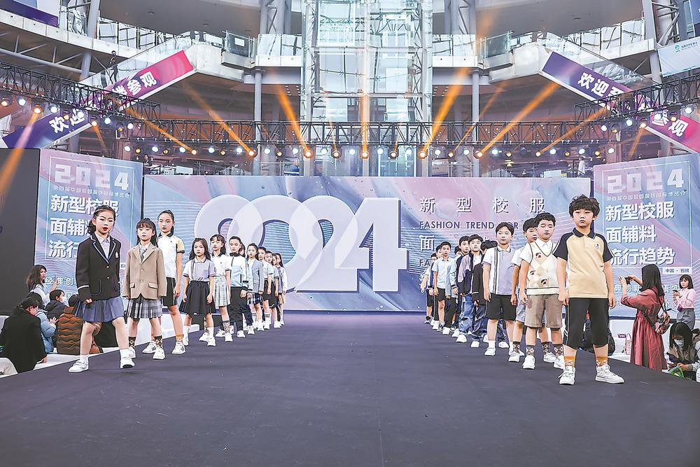 石狮如何玩转校服定制